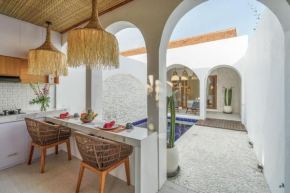 T&J6 - Gorgeous 1BR pool villa, walk to beach!